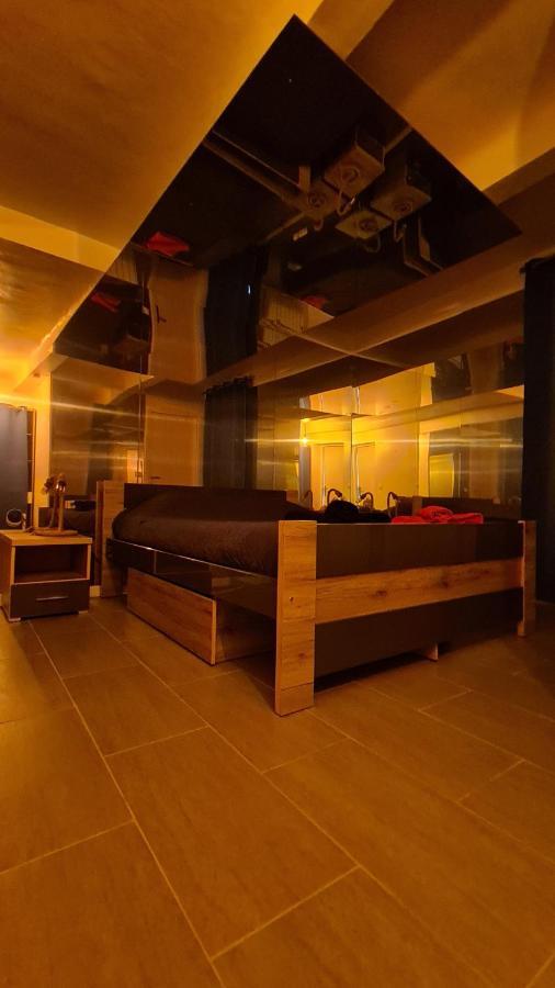 T2 Chambre Miroir Jardin Et Parking Prive マルセイユ エクステリア 写真